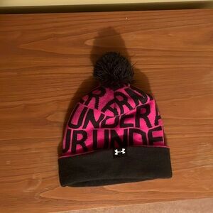 EUC UNDER ARMOUR HAT